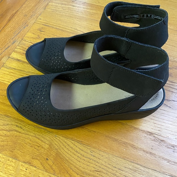 Clark’s Wedge Sandal Ankle-Strap Comfort Shoe - Black - Picture 5 of 7